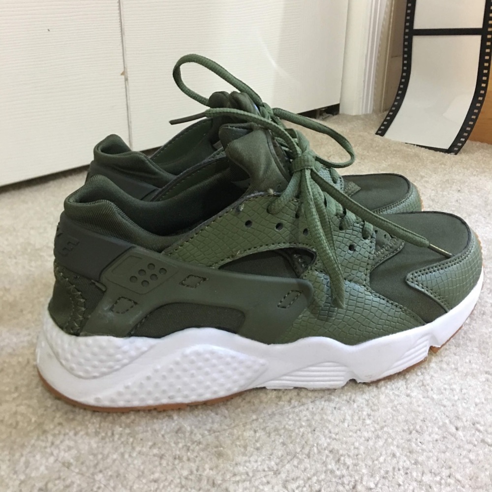 NIKE AIR HUARACHES